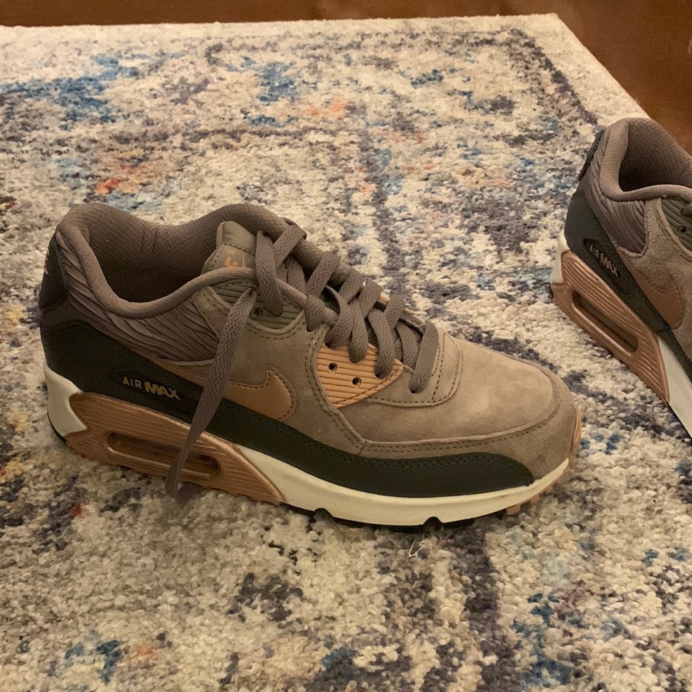 size 7 nike airs